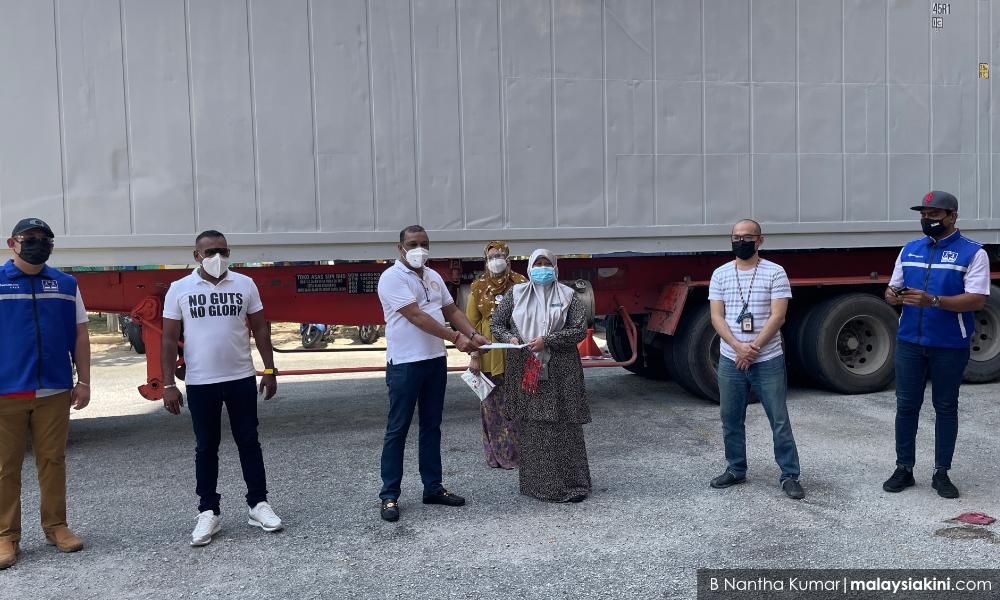 Businessperson donates container to Selayang Hospital
