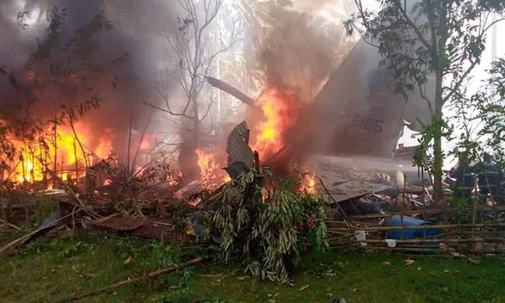 Military plane crashes in Philippines, at least 17 dead