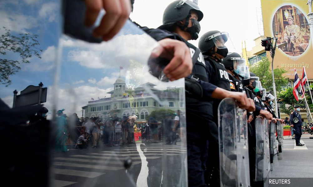 Thai protest leaders detained ahead of planned 'car mob' rally