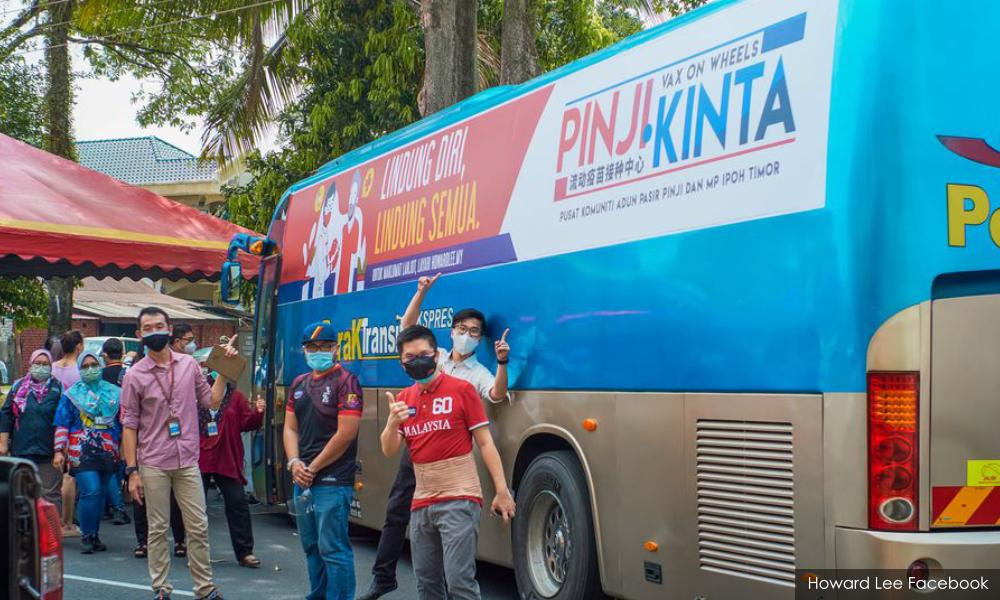 Opposition lawmakers join mobile vaccination effort
