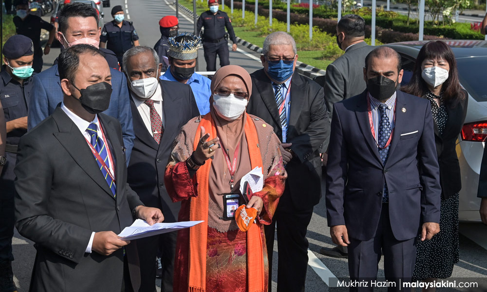 Senators go to Parliament, express regret Dewan Negara postponed