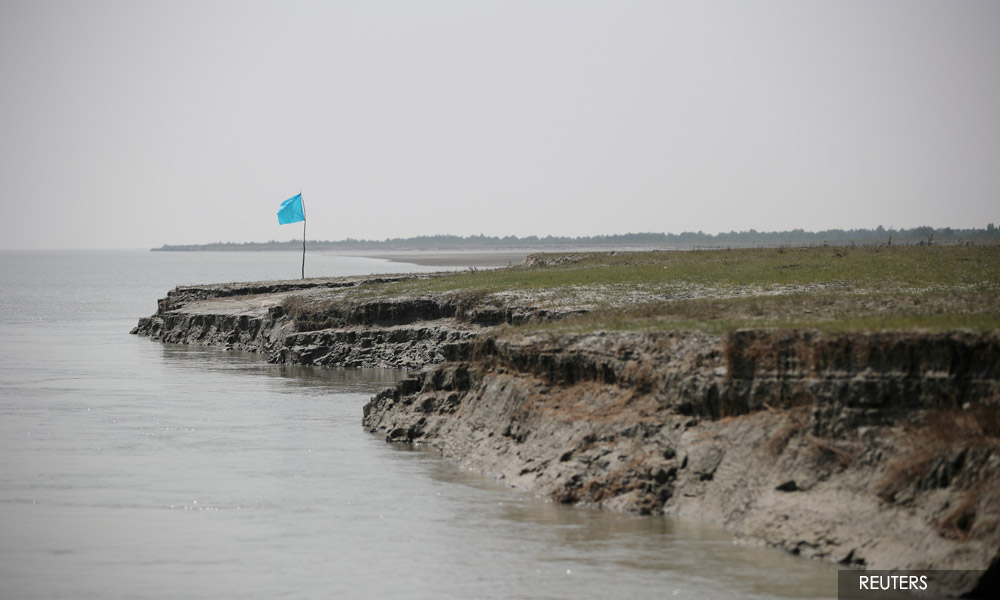 Dozens of Rohingya missing after boat sinks in Bay of Bengal