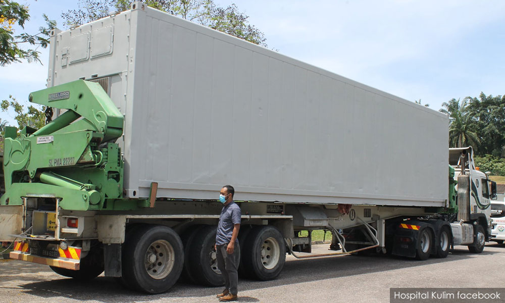 Kulim hospital receives freezer container to store Covid-19 dead