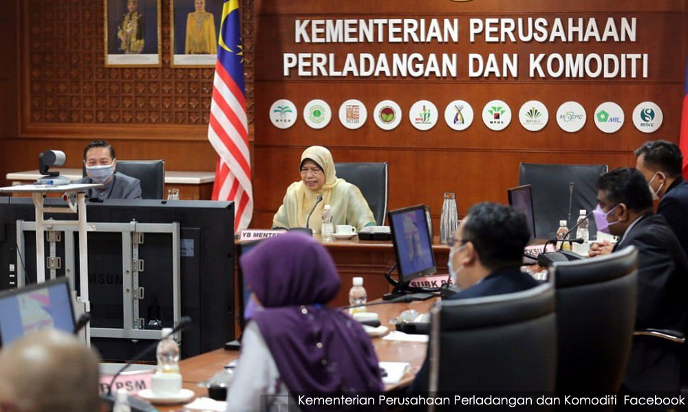Menteri tak pakai pelitup muka dalam sesi suai kenal