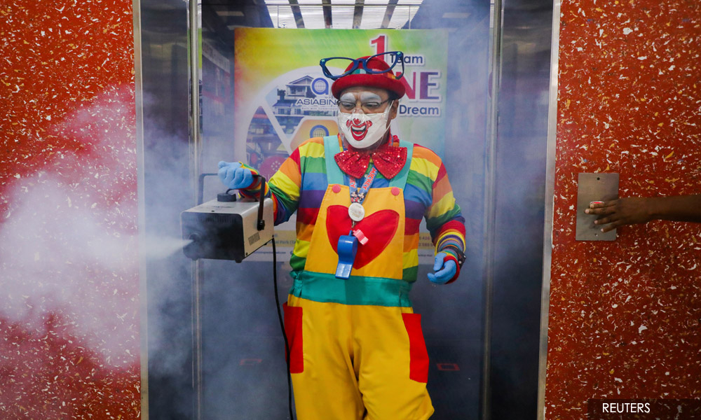 ‘Fogging clown’ finds new role in fight against pandemic