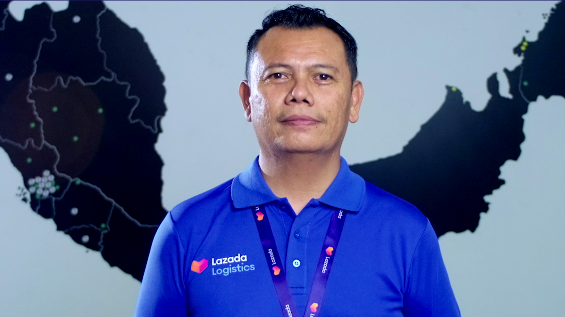 Wira tidak didendang pandemik: Penghantar barangan barisan hadapan yang berani menghadapi COVID-19, menghantar barangan keperluan kita tidak kira hujan atau panas