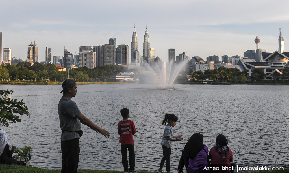 PULASAN | Memartabatkan negara dengan kisah-kisah aneh anak bangsa