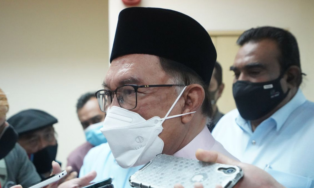 Harapan not in a rush for Idris quartet to join - Anwar