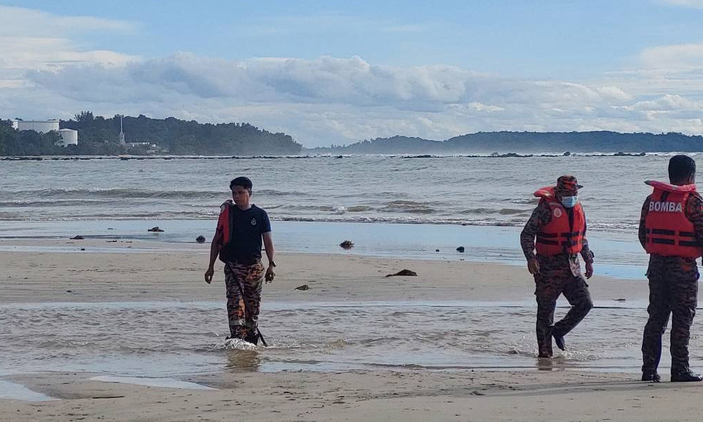 Body Of Teen Feared Drowned Found On Labuan S Sg Miri Beach