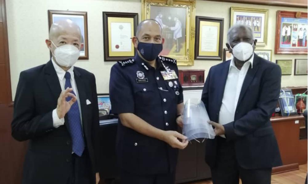 Freemasons sumbang 5,000 pelindung muka pada pasukan polis