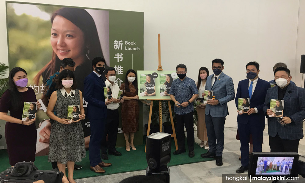 杨巧双推出中译版自传，分享获赠“班长”外号趣事