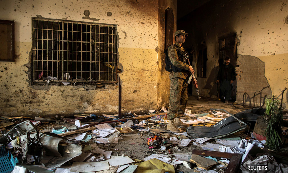 Pakistan agrees one-month 'complete ceasefire' with local Taliban militants
