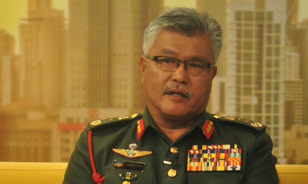 Panglima Tentera Darat mengundi awal di Kem Muara Tuang