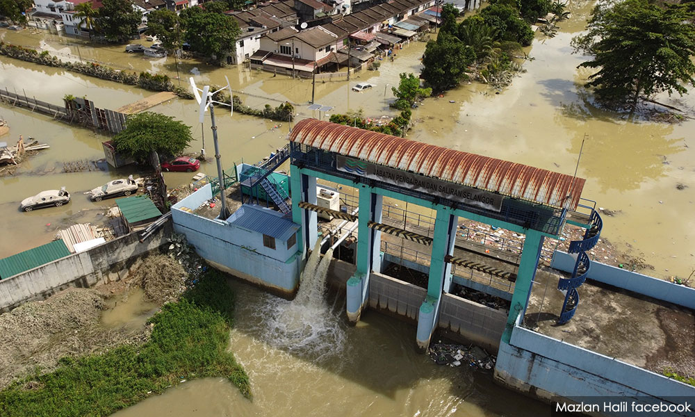 Malaysians Must Know the TRUTH 'Jammed' sluice in Taman Sri Muda led