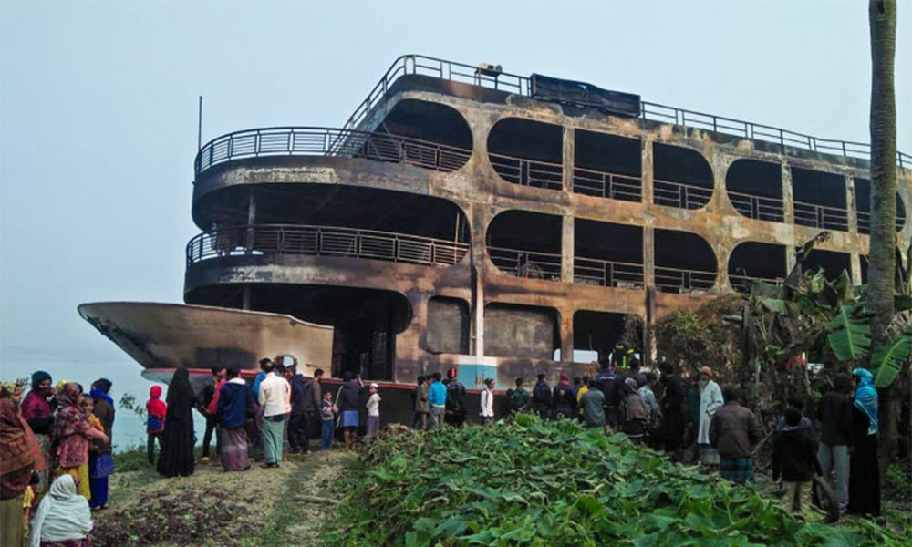 Feri terbakar di Bangladesh, 38 maut