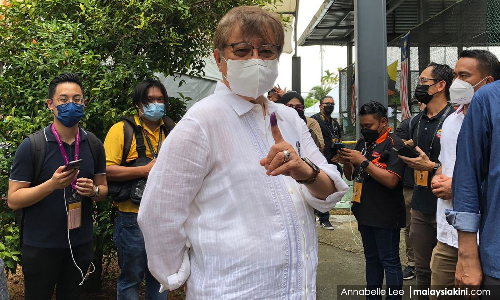 Sarawak polls: Abang Johari casts ballot in Satok