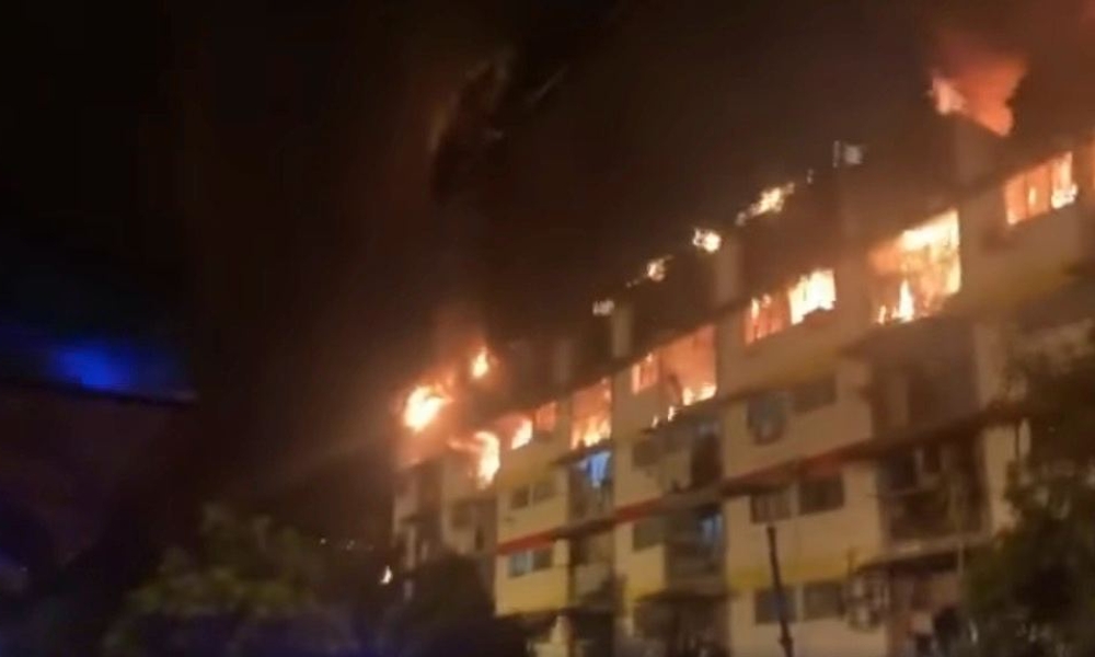 Lapan rumah di Flat Sri Johor dijilat api