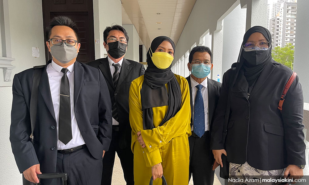 Siti Nordiana tegur peguam tanya soalan 'elok-elok'