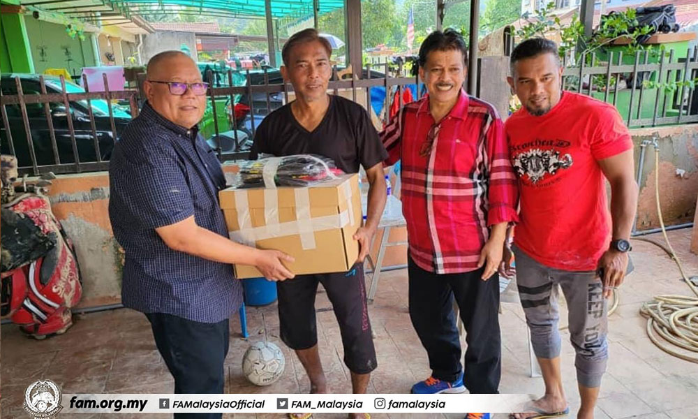 FAM hulur sumbangan kepada bekas penyerang kebangsaan Azman Adnan