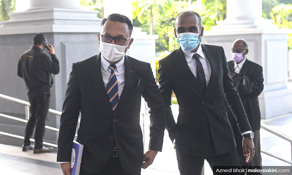 Pegawai kanan SPRM dituduh seleweng RM25j wang bukti