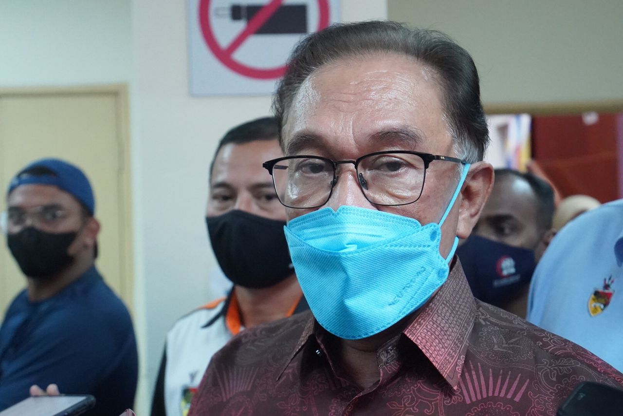 Muhyiddin must explain 'judicial interference' claim, says Anwar