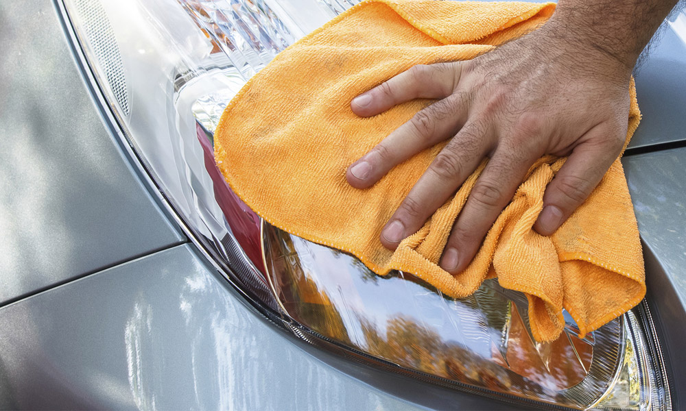 Blind worker proves mettle at a car wash