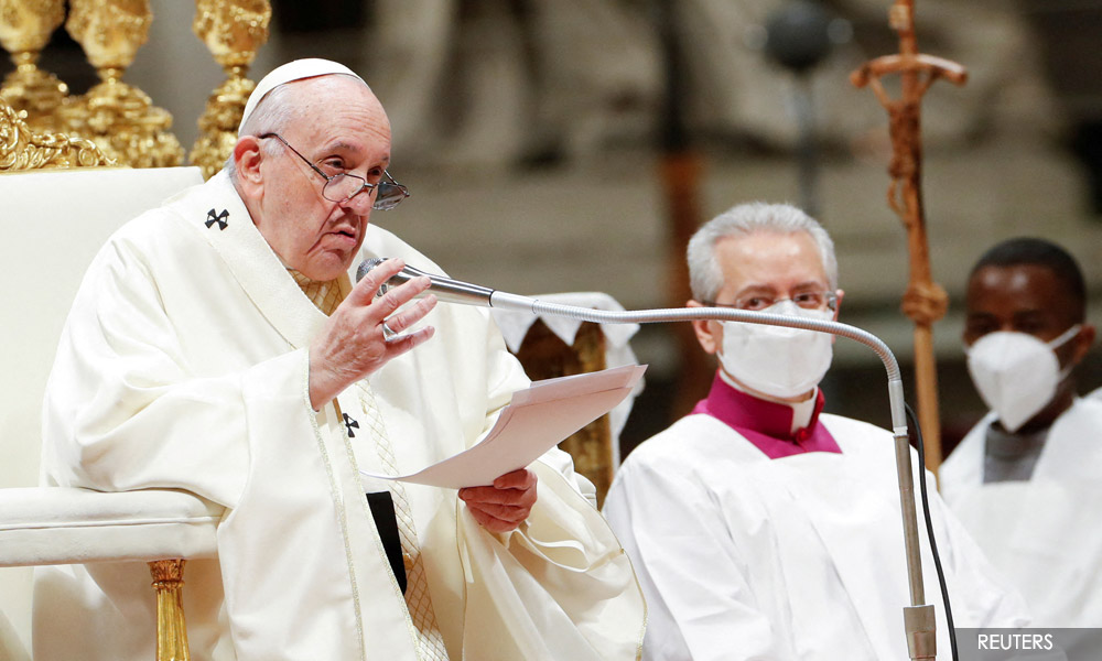 Dumping plastic in waterways is 'criminal', pope says